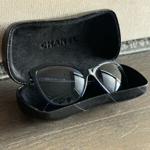 Chanel Cat-Eye Sunglasses in Navy. Style 5281Q. EUC